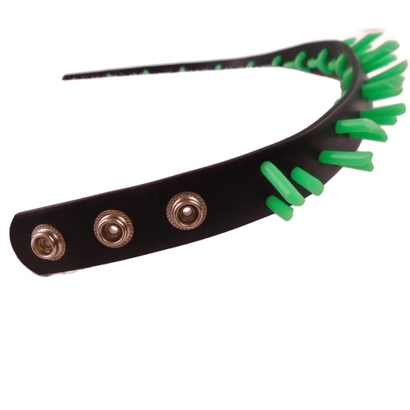 Glow in The Dark Spiked Choker NEW Black Green - Picture 4 of 8